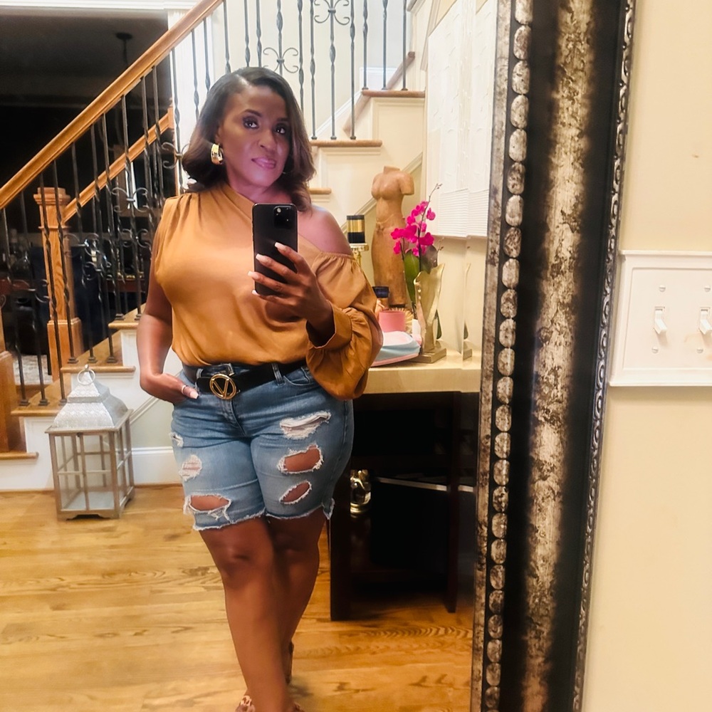 Meet your Posher, Leah